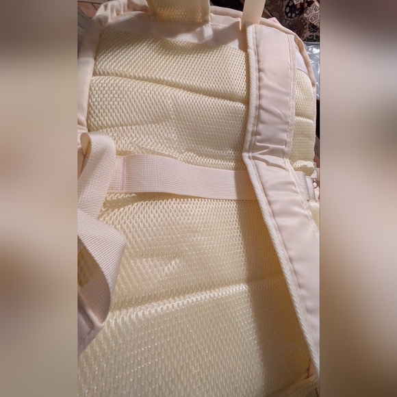 Spacious Backpack For Laptops, Traveling or Every Day Use. New. - Picture 6 of 9